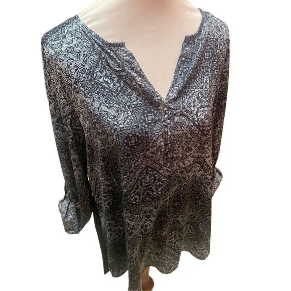 Rock & Republic Gray & Black Long Sleeve Geometric Design High/Low V-Neck Tunic/ - Picture 2 of 16